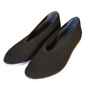 Eileen Fisher V-Shaped Textured Stretch Knit Ballet Flats Size 8 1/2